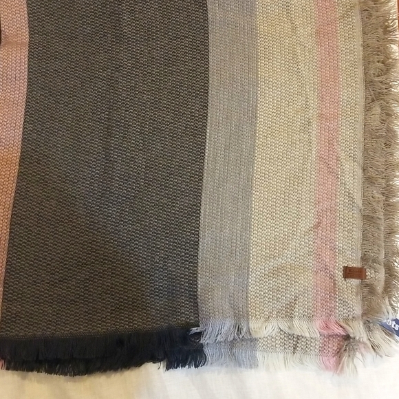 ROOTS Large square scarf pink gray beige color very soft - Picture 2 of 4